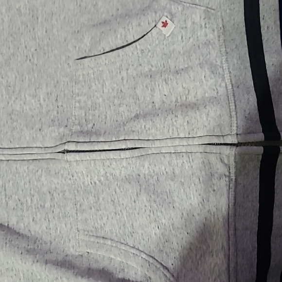 Canada Sweater - Picture 6 of 7